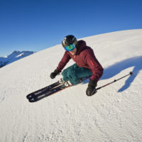 Ein Skifahrer auf der Piste des Skicircus Saalbach Hinterglemm
