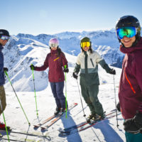 Vier Skifahrer im Skicircus Saalbach Hinterglemm Leogang Fieberbrunn